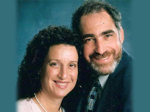 Photo of Ruth and Robert Anolik